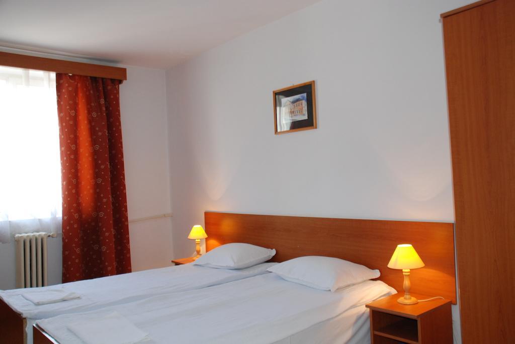 Hotel Merkur Меркуря-Чук Экстерьер фото