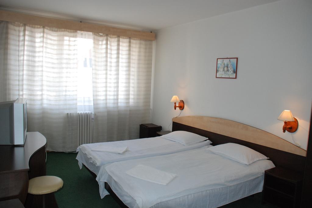 Hotel Merkur Меркуря-Чук Экстерьер фото