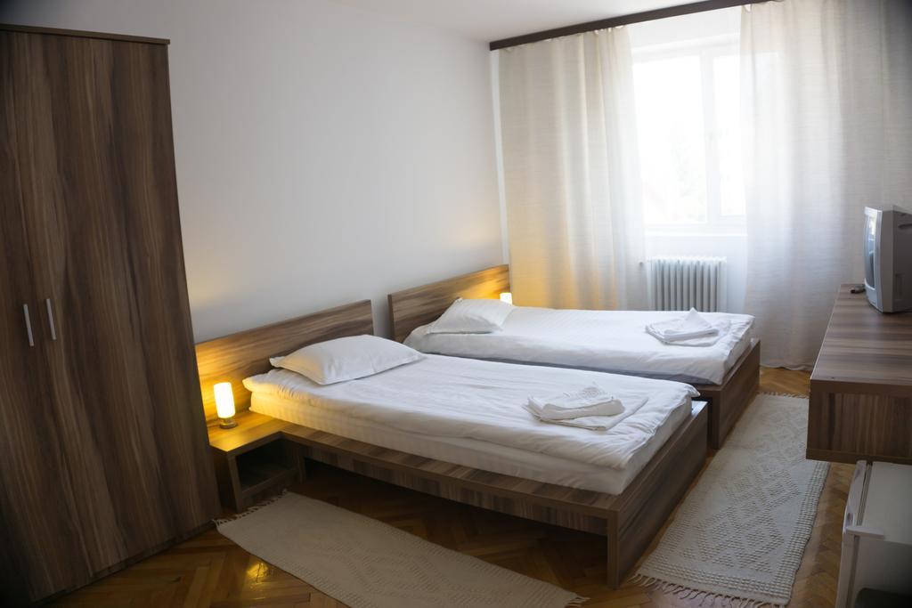 Hotel Merkur Меркуря-Чук Экстерьер фото