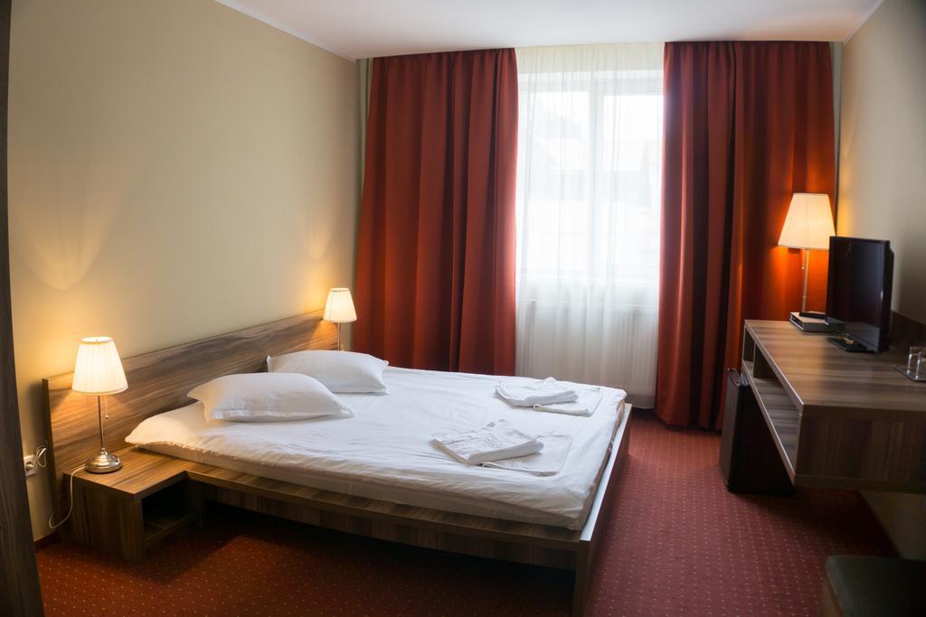 Hotel Merkur Меркуря-Чук Экстерьер фото