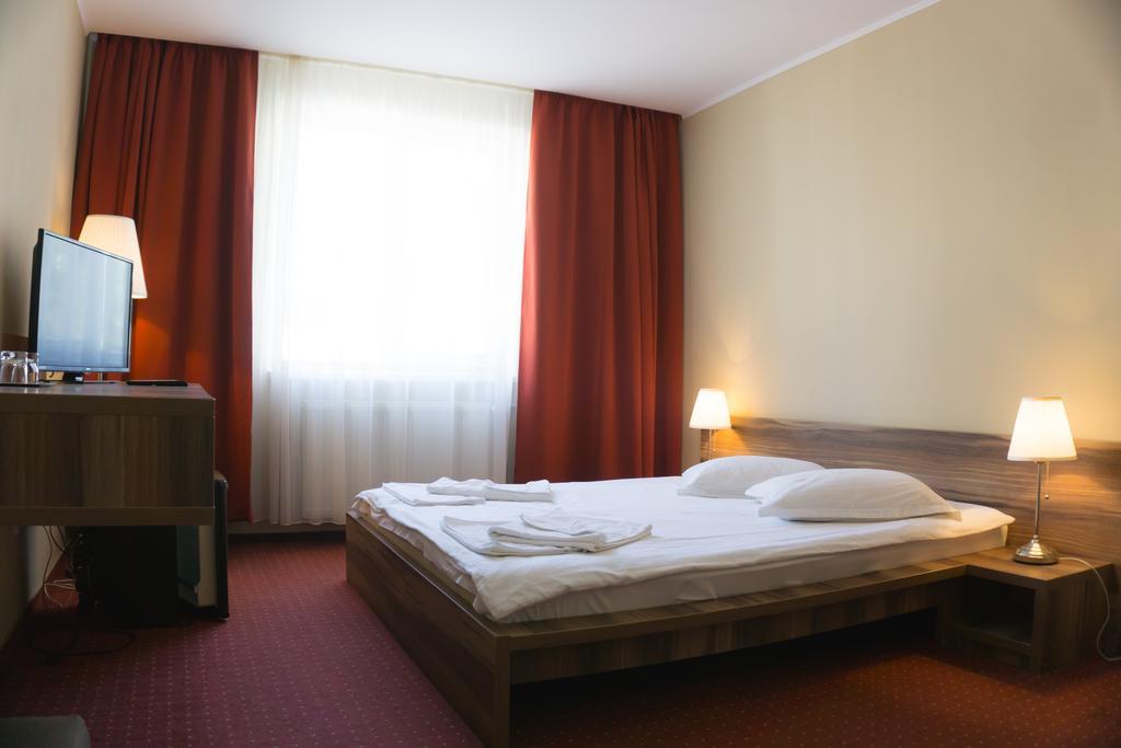 Hotel Merkur Меркуря-Чук Экстерьер фото