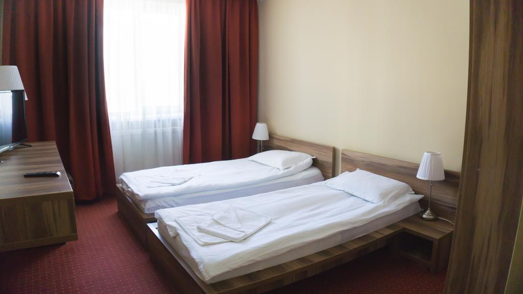 Hotel Merkur Меркуря-Чук Экстерьер фото
