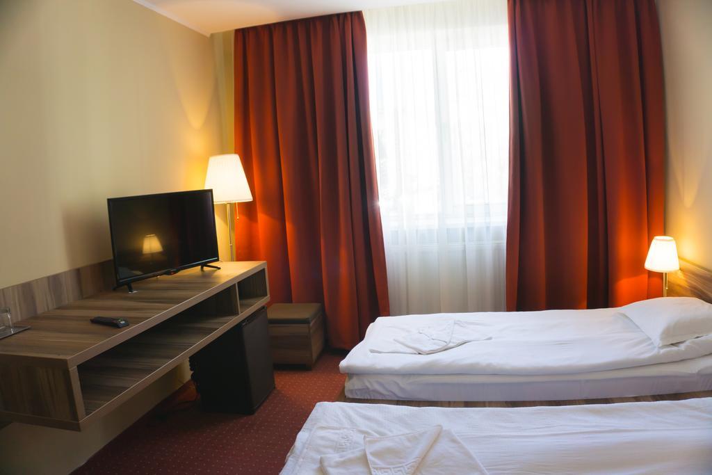 Hotel Merkur Меркуря-Чук Экстерьер фото